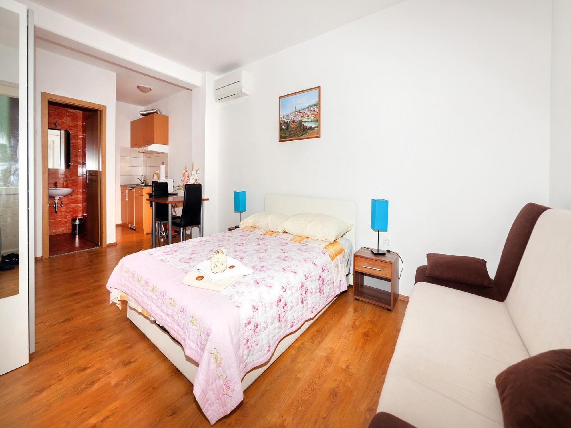 Apartments Barbara Brsec Room photo